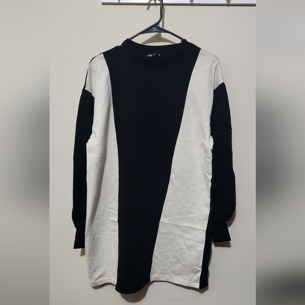 Zara Women's Black and Cream Color-Block Sweater